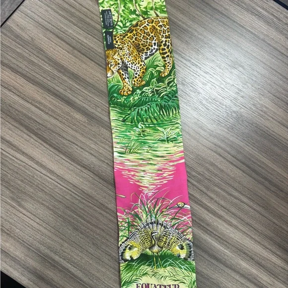 Hermes Silk Twilly - Picture 4 of 10